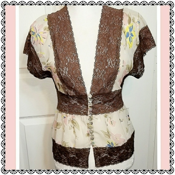 Pink Rose Tops - 🛍 5/$20 🛍 {Pink Rose} cream/brown lace top, sz M